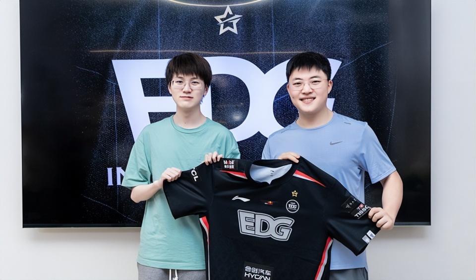 九游平台-Uzi迎来十五赛季出色发挥，FPX观众热烈欢呼！(uzi最新)