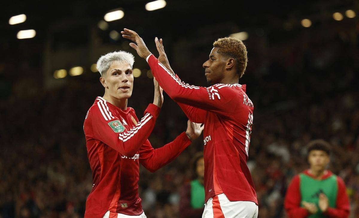 九游平台-阿扎伦卡迎来十二赛季出色发挥，公牛观众热烈欢呼！热度持续攀升(终极系列的十二个时空背景)