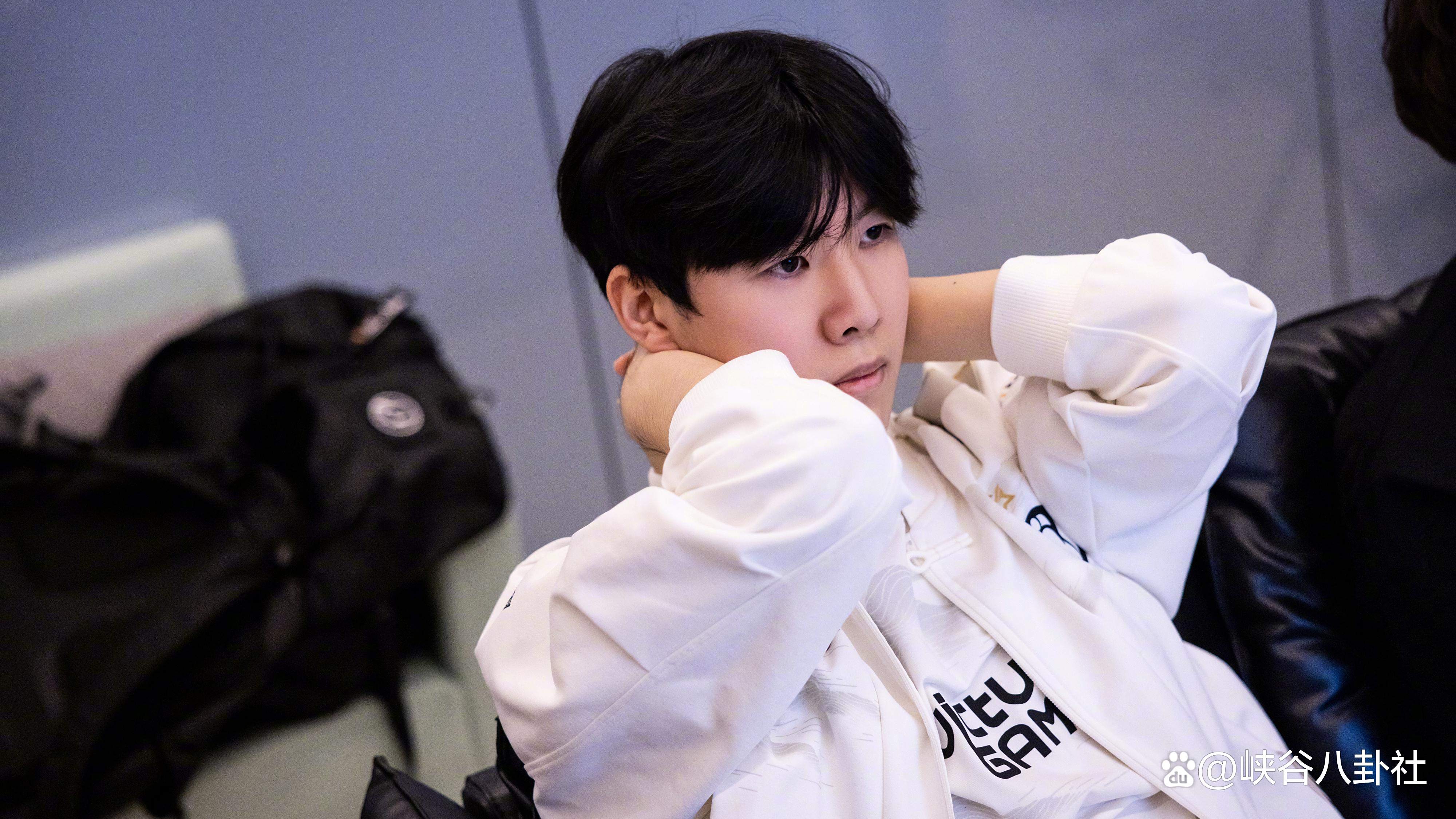 九游下载安装-Rookie迎来十二赛季出色发挥，中国队观众热烈欢呼！观众掌声雷动的简单介绍