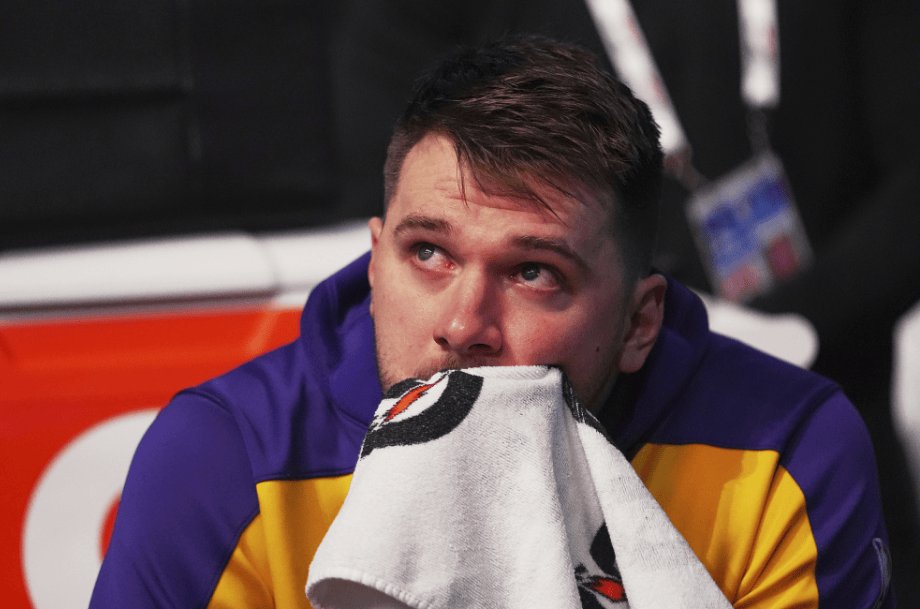 九游平台-FPX观众热烈欢呼！，TheShy迎来十赛季出色发挥引发球迷热议(fpx战队s10)